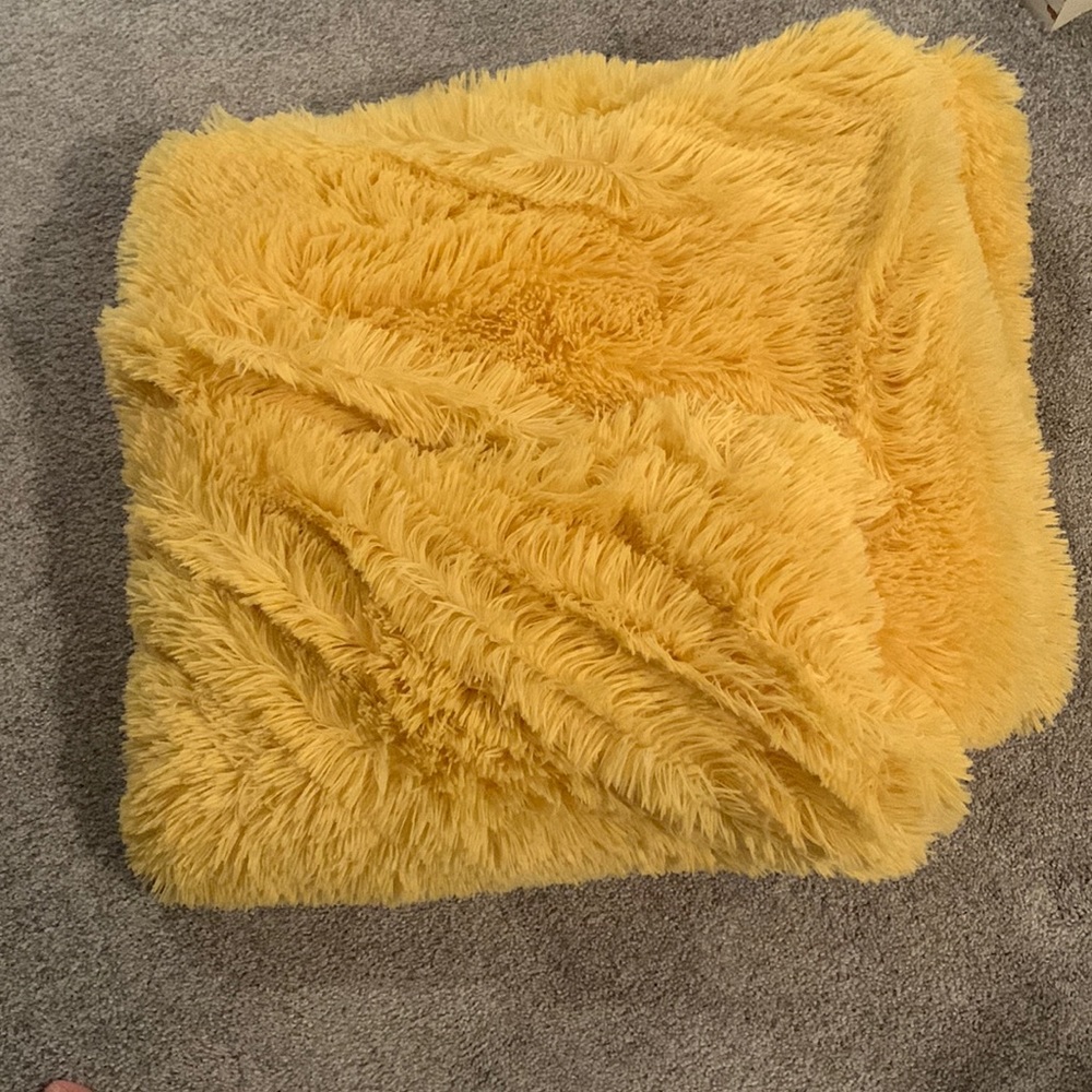 Super soft yellow duvet with shams